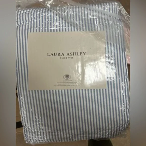 Laura Ashley Oxford Striped Quilt Set Blue
Full/Queen - Picture 5 of 6